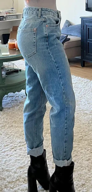 BDG Urban Outfitters High Rise Mom Jeans thumbnail 6