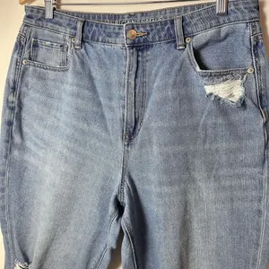 American Eagle Jeans Womens Mom Distressed Holes In Knees High Rise Size 16R thumbnail 3
