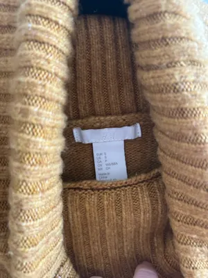 H&M Sweater thumbnail 2