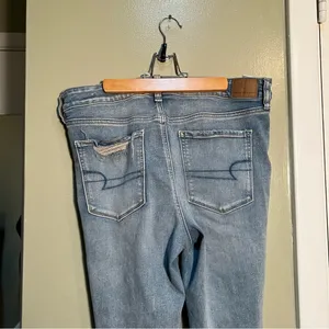 American Eagle Women's Size 16‎ Short Hi-Rise Jegging Light Wash Destroyed High thumbnail 9