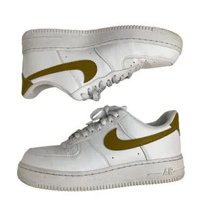 NIKE Size 9.5 Air Force 1 '07 NN Next Nature DV3808-101 Bronzine White Leather‎ thumbnail 2