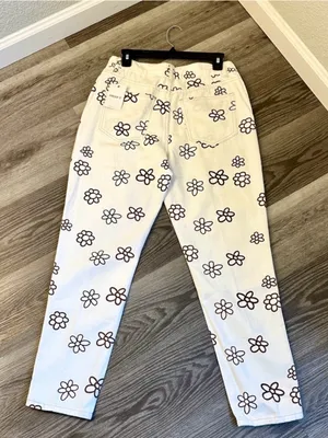 Forever 21 White Floral-Print Straight Leg Jeans thumbnail 4