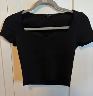 Going out top Black thumbnail 1