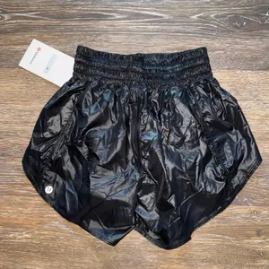 Lululemon Hotty Hot Short High Rise 4” Matte Sheen Black Size 0 NWT thumbnail 3