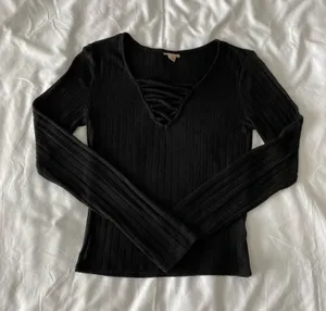Black Lace-Up Long Sleeve Crop Top thumbnail 1