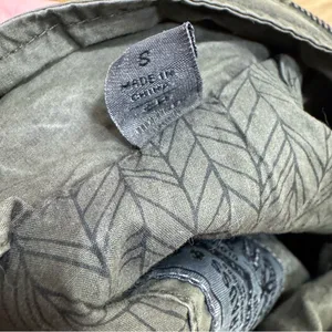Levi's Olive Green Sleeveless Utility Vest • Preowned thumbnail 8