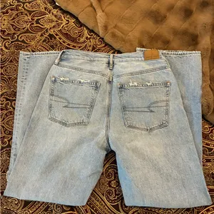 American Eagle Outfitters Light Blue Ripped Relaxed 90’s Bootcut Jeans!!! thumbnail 4