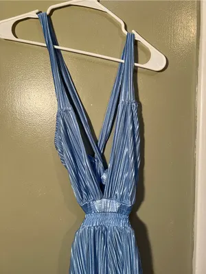 Women’s Sz Large Romper Halter Neck Deep V-Neck Light Blue Pleated Plisse Ruffle thumbnail 2
