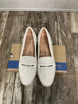 Clarks Off White Leather Loafer with Silver Trim Size 8 thumbnail 16