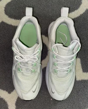 Nike Women’s Air Max Verona thumbnail 6