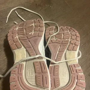 Brooks Women's White and Light Pink Athletic Shoes thumbnail 3