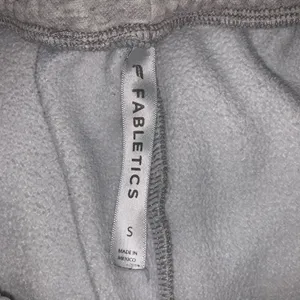 Fabletics Eco to Go Heather Gray Fleece Joggers Sweatpants Drawstring Pockets S thumbnail 3