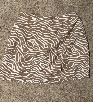 Everly small tiger strip skirt thumbnail 1