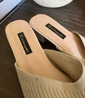 Low Heel shoes Size 7.5 thumbnail 2