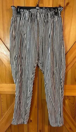 Billabong Black Flowy White Stripe Pull On Pants Ruffled Waist Size Medium (8996 thumbnail 1