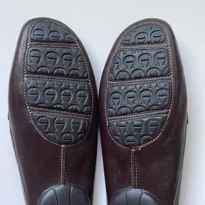 Etienne Aigner Brown Leather mules / slides. Size 7 1/2. BNWOT. thumbnail 3