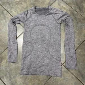 Lululemon Swiftly Tech Shirt Women Sz 4 Long Sleeve Gray Top Run Yoga Workout thumbnail 7