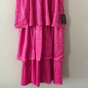 New Lulus Peak‎ Party Vibe Hot Pink Satin Tiered Tie-Back Midi Dress Size S thumbnail 5