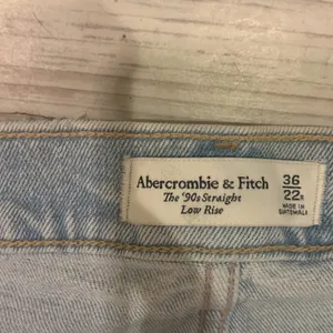 Abercrombie & Fitch The 90s Straight low rise size 22 thumbnail 3