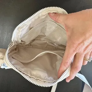 LULULEMON Everywhere Belt Bag White Opal thumbnail 7