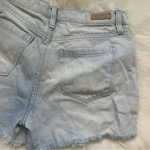 Blank NYC the Fulton Roll Up Light Blue Jean Shorts Size 28 thumbnail 4