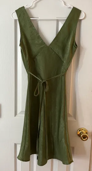 Green Dress thumbnail 2