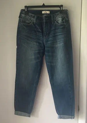 Hollister NWT easy fit boyfriend jeans thumbnail 1
