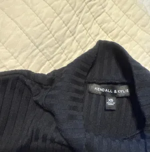 Kendall and Kylie bodysuit black cap sleeves size extra small thumbnail 4
