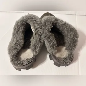 UGG Women's Charcoal Sheepskin Slippers women size 7 thumbnail 6