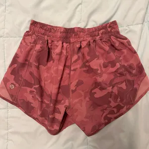 Lululemon Pink Camo Hotty Hot Short II thumbnail 3