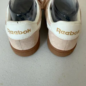 Reebok Club C 85 Pink Suede Gum Sole Sneakers Womens 8.5 Low Top‎ lace up thumbnail 5