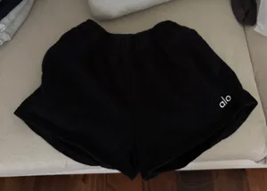 Alo Sweat Shorts Yoga thumbnail 1