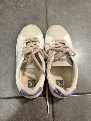 VEJA Sneaker thumbnail 2