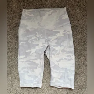 Lululemon Wunder Under Short 10" *Ribbed in Incognito Camo Jacquard White Size 4 thumbnail 3