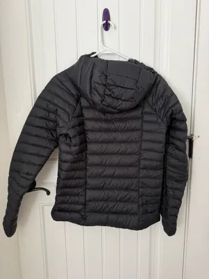 Women’s Patagonia Down Puffer Jacket thumbnail 2