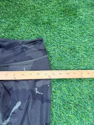 Lululemon High Rise Leggings Size 4 Dark Green Floral Camo Print thumbnail 7