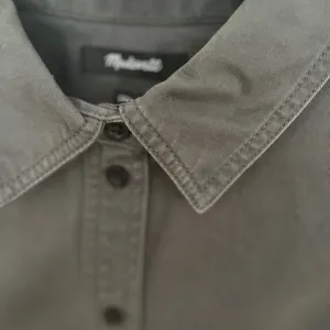 Madewell Women's Grey Darted Button-Up Shirt in (Re)generative Chino Size 10 thumbnail 7