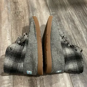 TOMS Gray Plaid Lace Up Flat Booties thumbnail 6