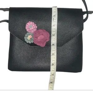 Cute Black crossbody with 3 flowers thumbnail 4