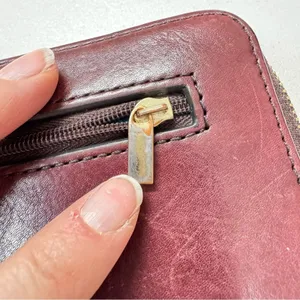 Fossil Burgundy Leather Full Zip Wallet Damaged Vintage thumbnail 8