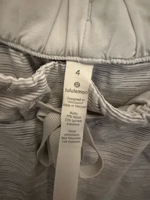 Lululemon 2.5" Shorts thumbnail 4