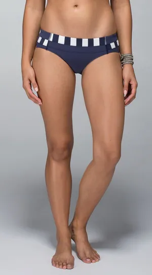 Lululemon Shanti Surf Hipster Steep Stripe Printed Cadet Blue Size 6 Bottom ONLY thumbnail 1