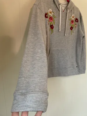 O’neill hooded sweatshirt embroidered flowers grey hoodie Women’s size M thumbnail 6