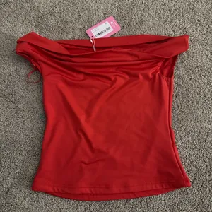 Edikted Red Top thumbnail 2