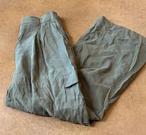 Abercrombie & Fitch Women's Olive Green Trousers thumbnail 1