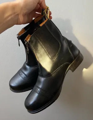 Black leather equestrian ankle boots with gold zippers and short heel 🔥 thumbnail 1