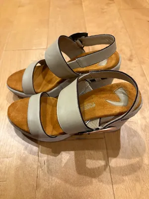 Donald J. Pliner Sportique Kerry wedge platform sandals beige leather sz 8 thumbnail 3