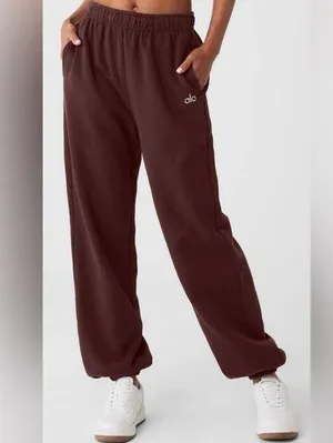 NWT Alo Yoga Accolade Sweatpants Cherry Cola Size 2XL thumbnail 1