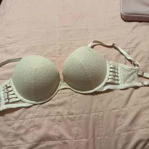 Victoria’s Secret Cream Color/Lace Very Sexy Push Up Bra size 32DD thumbnail 2