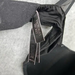 Victoria's Secret Women's Wireless Bra Lightly Lined In Black, Size 38DD thumbnail 4